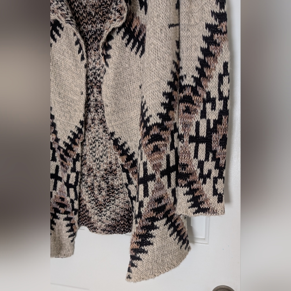 Sun & Shadow Cozy Aztec Cardigan Sweater - Picture 4 of 9